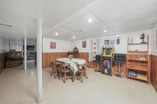 6625 64 St, Chicago IL 60638-4915 exterior