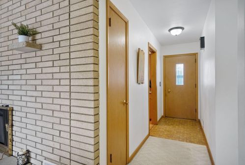 1065 Highview Dr, Saint Paul MN 55112-2417 exterior