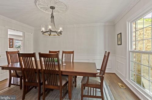 701 Rdg Dr, Mc Lean VA 22101-1620 exterior