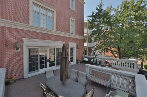 716 Schubert Ave, Chicago IL 60614-1247 exterior