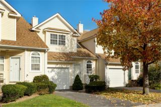 9 Blueberry Ct, Huntington Station, NY 11747-4237