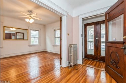 19 Cloverhill Pl, Montclair NJ 07042-4818 exterior