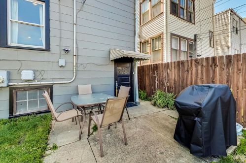 3831 Central Park Ave, Chicago IL 60618-4102 exterior