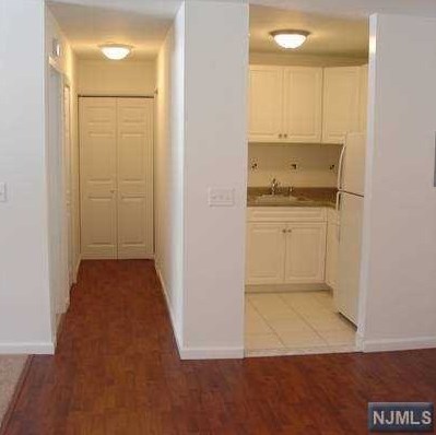 208 Undercliff Ave, Edgewater NJ  07020-1136 exterior