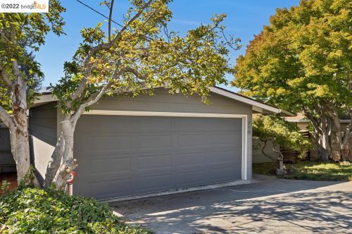 210 Amherst Ave, Berkeley, CA 94708-1002