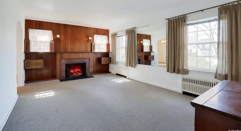 281 Beverly Pkwy, Valley Stream, NY 11580-4733