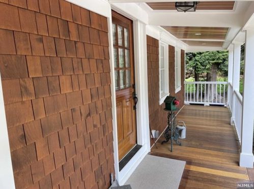 261 Saddle River Rd, Upper Saddle River NJ  07458-2606 exterior