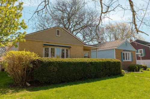 5564 Mohawk Ave, Milwaukee, WI 53217-5033