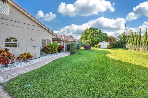 1715 Dominic Ave, Fort Pierce FL 34952-5816 exterior