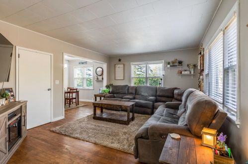 3864 Nelson Rd, Duluth MN 55803-2739 exterior