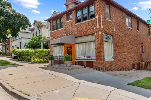 1658 Jackson St, Milwaukee WI  53202-2157 exterior