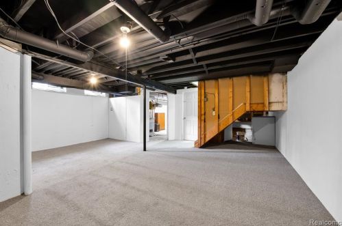 1868 Christy Ct, Rochester MI 48309-3327 exterior