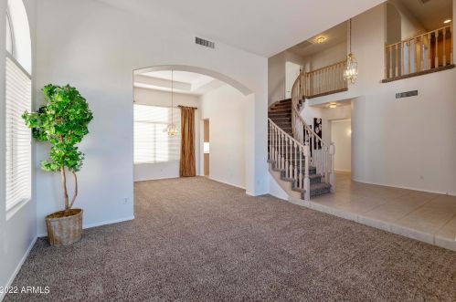 2737 Amberwood Dr, Phoenix AZ 85045-4208 exterior