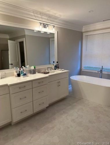 14 Appletree Ln, Norwalk CT 06850-1000 exterior