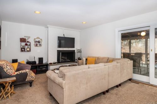 5 Fox Run, Armonk NY 10504-1011 exterior