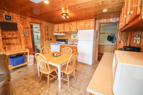 10383 Walnut Dr, Three Rivers MI  49093-8555 exterior