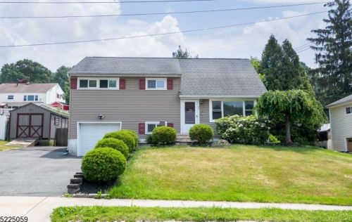 36 Richard St, Dover, NJ 07801-2023