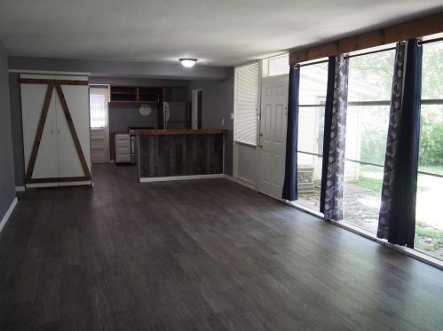 6829 Saint Olaf Dr, Saint Louis, MO 63134-1107