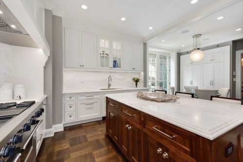 1521 State Pkwy, Chicago IL 60610-1613 exterior