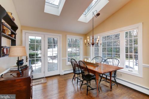 11 Todmorden Dr, Media PA 19086-6727 exterior