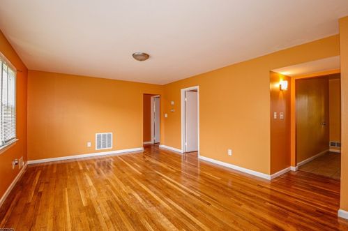 11 Dartmouth Ave, Bridgewater NJ  08807-3418 exterior