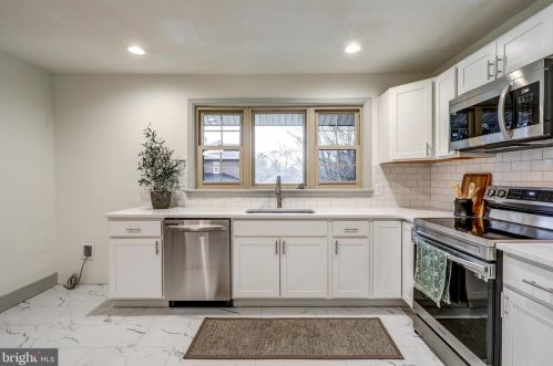 1303 Willow Street Pike, Lancaster PA  17602-4633 exterior