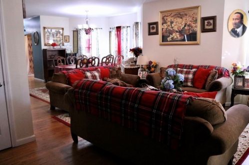 22 Wayne St, Worcester, MA 01603-3136