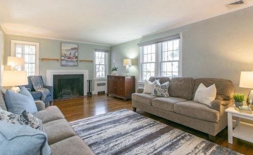 133 Pleasantview Ave, Springfield MA  01106-1021 exterior