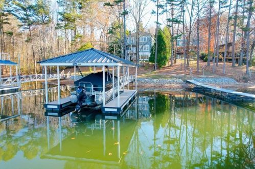 8465 Lynn Dr, Gainesville GA 30506-5884 exterior