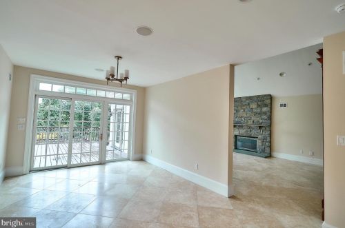 2221 Jefferson Ln, Huntingdon Valley PA 19006-6038 exterior