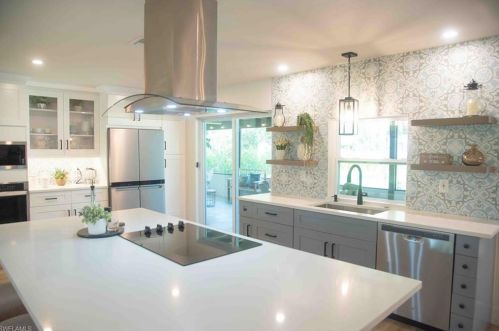 5975 Grn Blvd, Naples FL 34116-4827 exterior