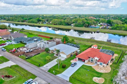 174 Dalton Cir, Fort Pierce FL 34953-5847 exterior