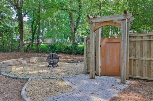 881 Church St, Smyrna GA 30080-3568 exterior