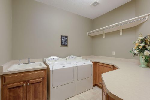 1676 Isabella Pkwy, Chaska MN 55318-3214 exterior