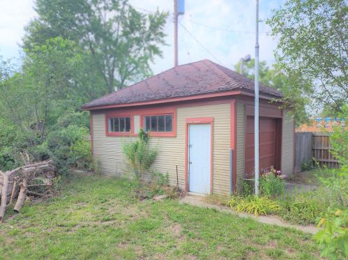 1431 Leahy St, Meskegon MI 49442-5035 exterior