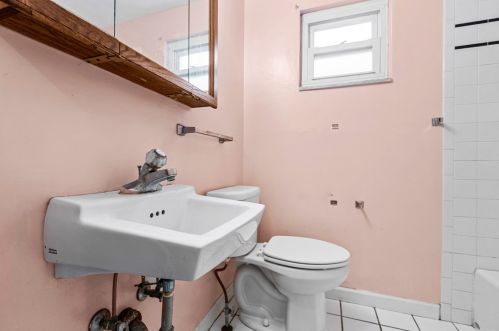 1717 Sillview Dr, Pittsburgh PA 15243-1558 exterior