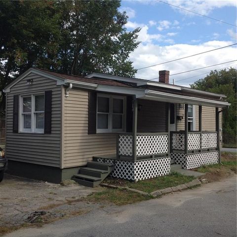 141 Chestnut St, Woonsocket, RI 02895-4120