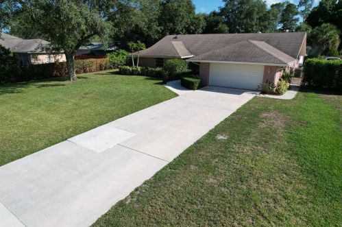 1718 Ocean Cove Ave, Fort Pierce FL  34953-2450 exterior