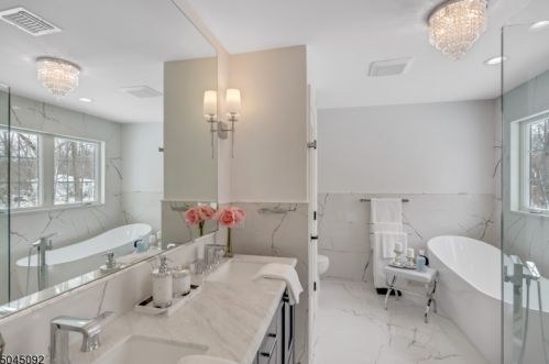 27 Brookside Ter, Clark NJ 07066-2814 exterior