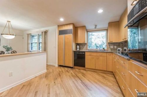 11 Maple Ave, Demarest NJ  07627-2404 exterior