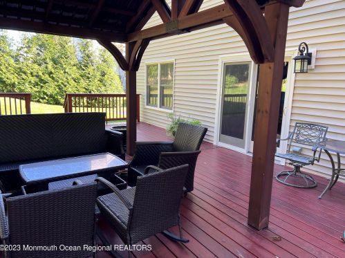 10 Highland Dr, Jackson Twp NJ 08527-1213 exterior