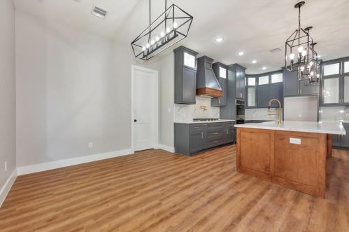 302 Edgewood Dr, Montgomery TX exterior