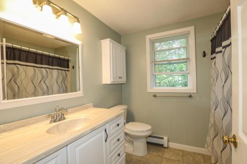 7 Whittaker Cir, Concord NH 03303-1589 exterior