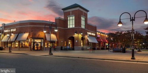 7433 Dunnington Pl, Alexandria VA  22315-5248 exterior