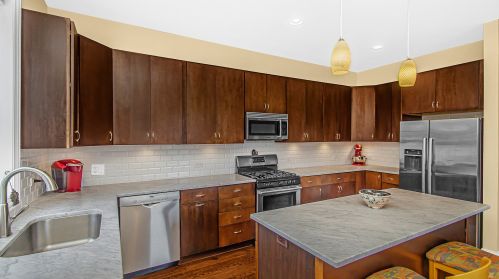 3935 Drake Ave, Chicago IL 60618-2219 exterior