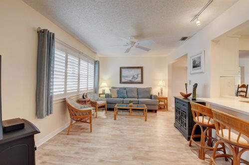 1719 18 St, Boynton Beach FL 33426-6413 exterior