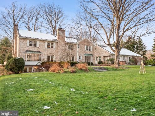 8801 Clewerwall Dr, Bethesda, MD 20817-6901