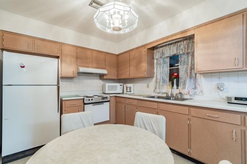 3305 Ehrlich Rd, Tampa FL  33618-2507 exterior