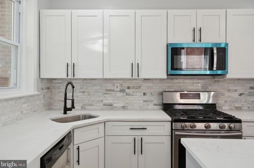 872 66 St, Philadelphia PA 19151-3023 exterior