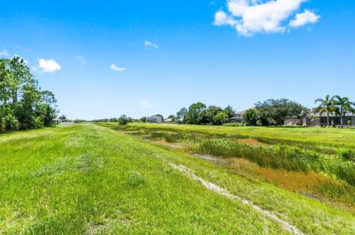 5811 Blue Bonnet Ct, Fort Pierce FL  34986-4186 exterior